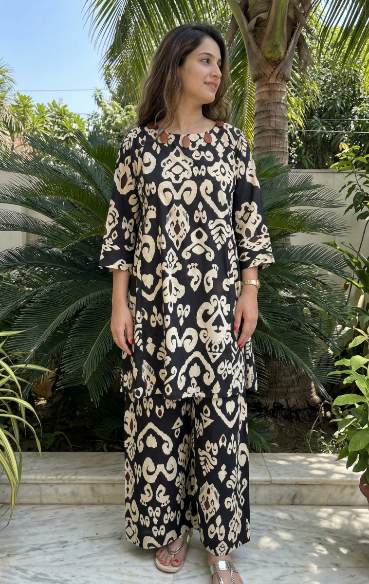 Black Ikat Set