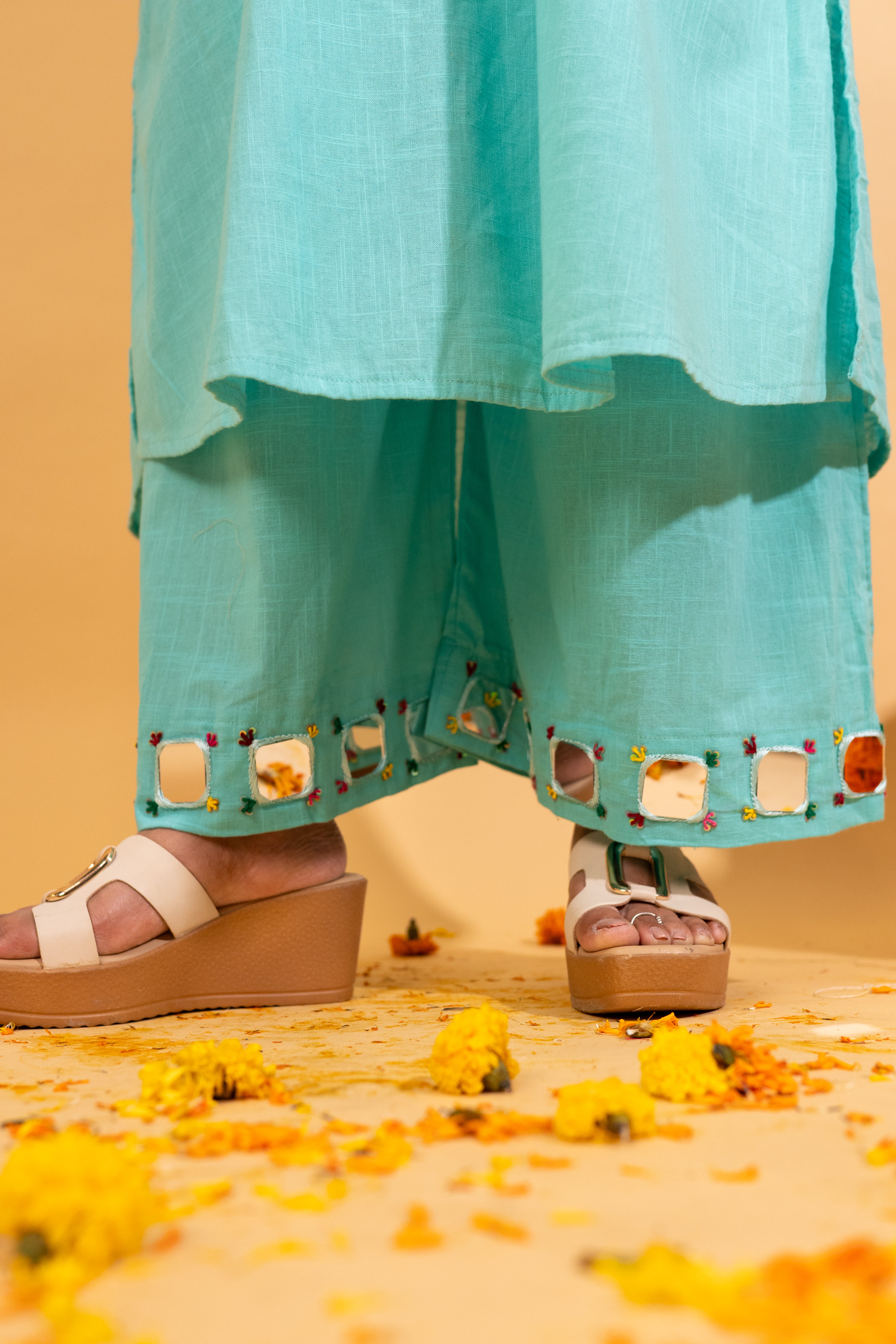 Noor- E- Aina Kurta Set