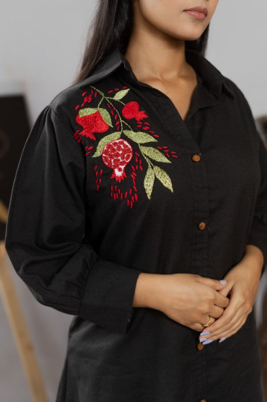 Shoulder thread embellishment shirt